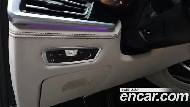 BMW X7 2021 — ფოტო 32/33