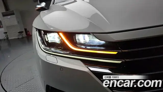 Volkswagen Arteon 2020 — Şəkil 31/33