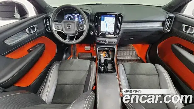 Volvo XC40 2020 — Şəkil 9/32