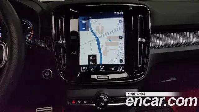 Volvo XC40 2020 — Şəkil 18/32