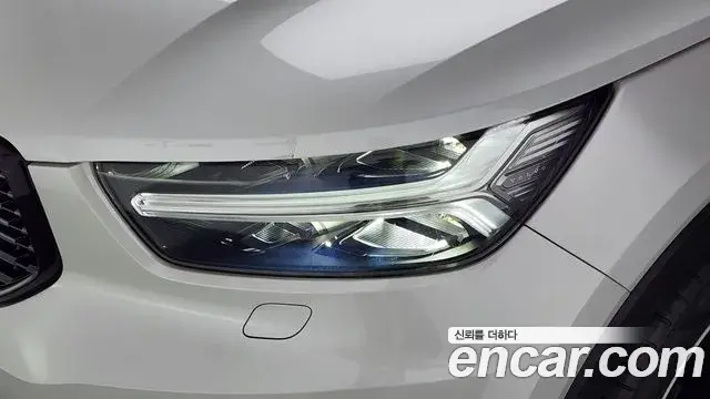 Volvo XC40 2020 — Şəkil 8/32
