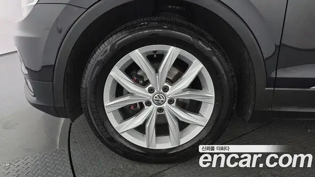 Volkswagen Tiguan 2020 — ფოტო 27/30