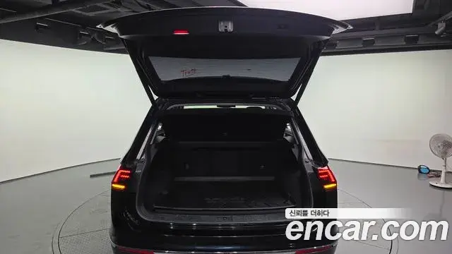 Volkswagen Tiguan 2020 — ფოტო 5/30