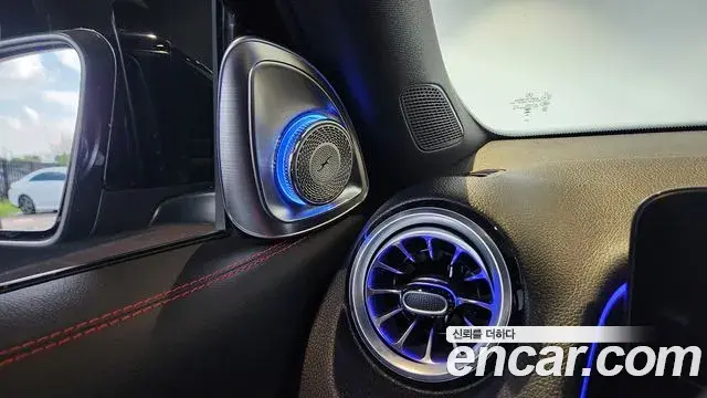 Mercedes-Benz GLB-Class 2025 — Şəkil 10/18