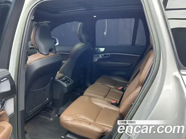 Volvo XC90 2023 — ფოტო 8/19