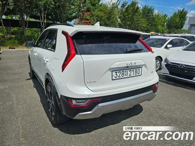 Kia Niro 2022 — Фото 3/20