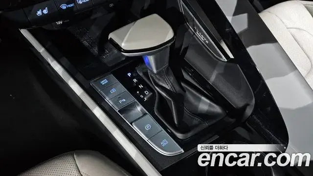 Hyundai The New Avante Hybrid 2020 — Photo 13/30