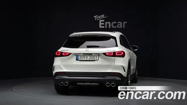 Mercedes-Benz GLA-Class 2021 — Şəkil 28/32