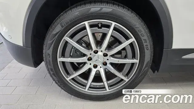 Mercedes-Benz GLA-Class 2021 — Şəkil 10/32