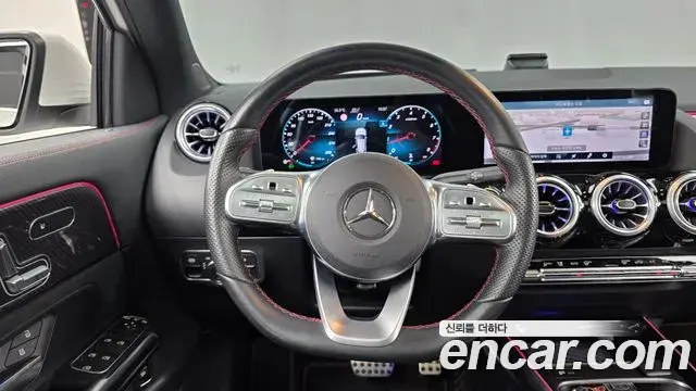 Mercedes-Benz GLA-Class 2021 — Şəkil 15/32