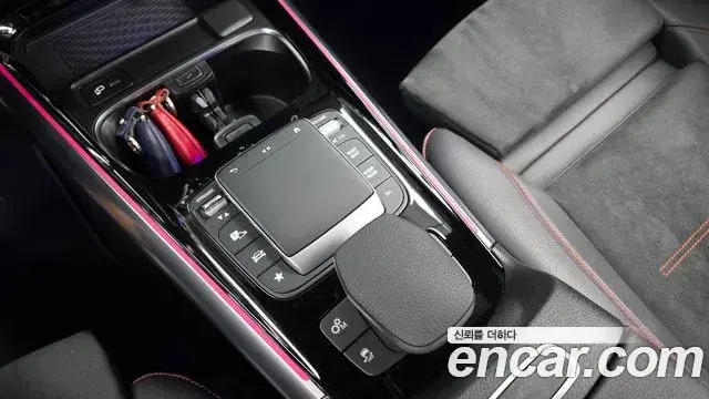 Mercedes-Benz GLA-Class 2021 — Şəkil 30/32