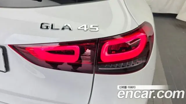 Mercedes-Benz GLA-Class 2021 — Şəkil 32/32