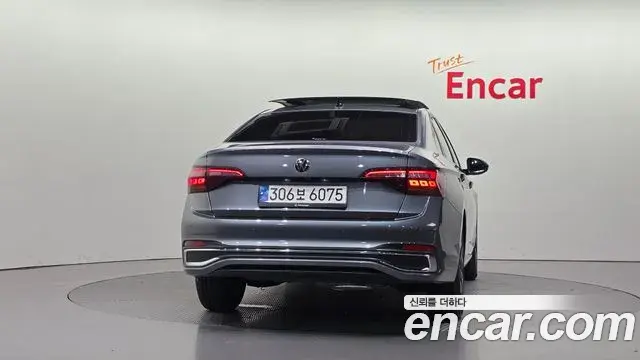 Volkswagen Jetta 2022 — Şəkil 31/32
