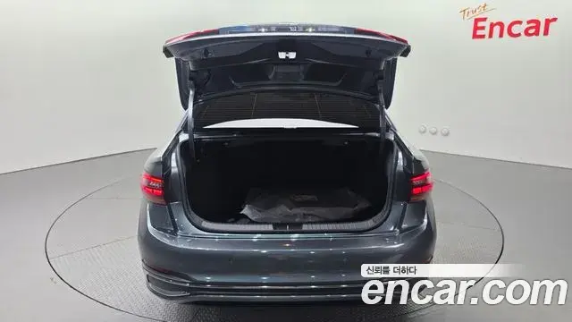 Volkswagen Jetta 2022 — Şəkil 22/32