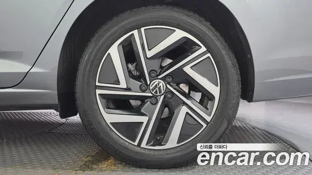 Volkswagen Jetta 2022 — Şəkil 29/32