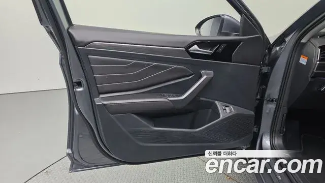 Volkswagen Jetta 2022 — Şəkil 17/32