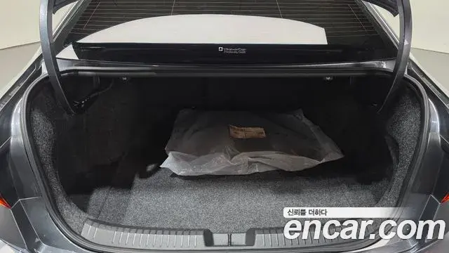 Volkswagen Jetta 2022 — Şəkil 23/32
