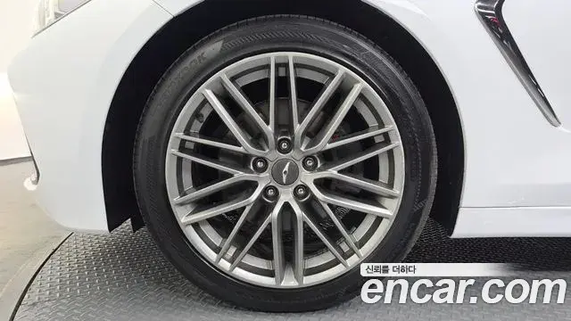 Genesis G70 2018 — ფოტო 28/30