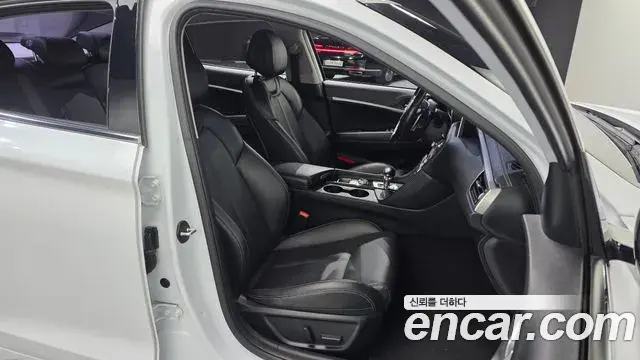 Genesis G70 2018 — ფოტო 16/30