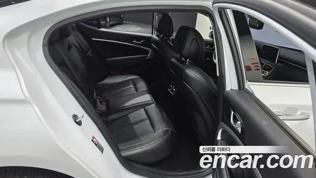 Genesis G70 2018 — ფოტო 19/30