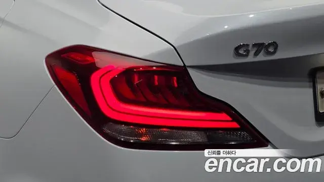 Genesis G70 2018 — ფოტო 12/30