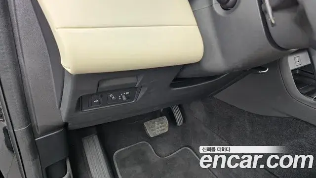 Land Rover Discovery Sport 2024 — Фото 16/20