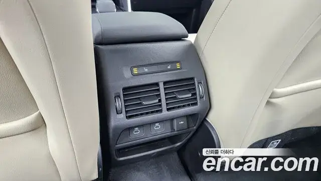 Land Rover Discovery Sport 2024 — Фото 19/20
