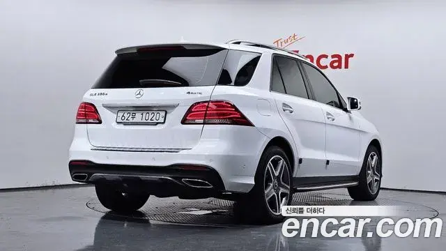 Mercedes-Benz GLE-Class 2018 — Şəkil 4/33