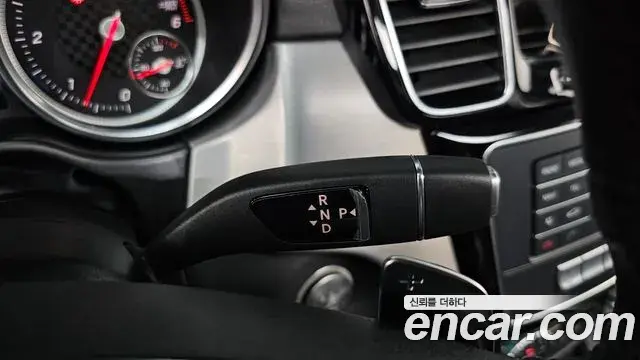 Mercedes-Benz GLE-Class 2018 — Şəkil 29/33