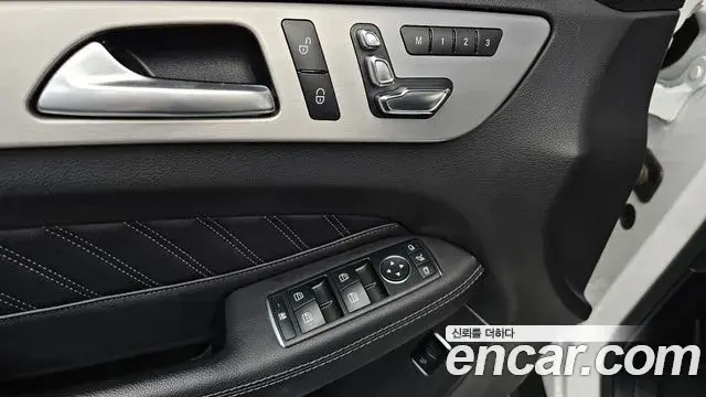 Mercedes-Benz GLE-Class 2018 — Şəkil 20/33