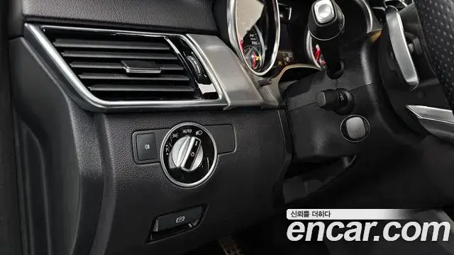Mercedes-Benz GLE-Class 2018 — Şəkil 27/33