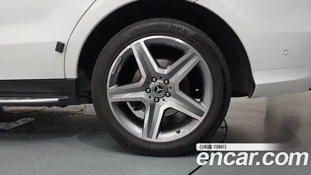 Mercedes-Benz GLE-Class 2018 — Şəkil 22/33