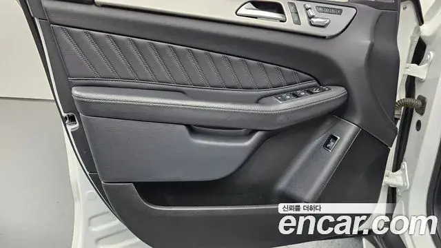 Mercedes-Benz GLE-Class 2018 — Şəkil 1/33