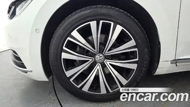 Volkswagen Arteon 2019 — Şəkil 29/33