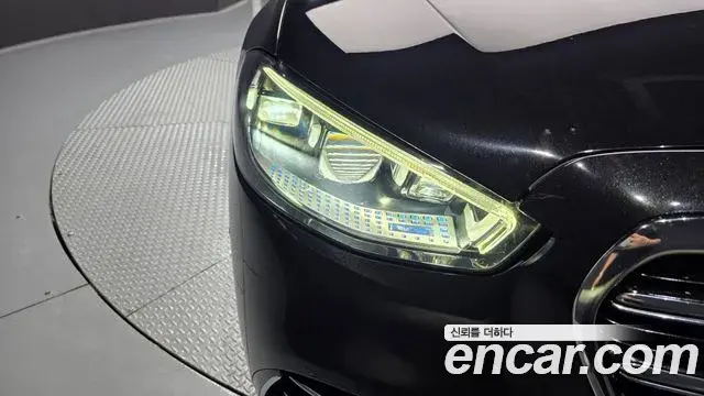 Mercedes-Benz S-Class 2022 — ფოტო 32/37