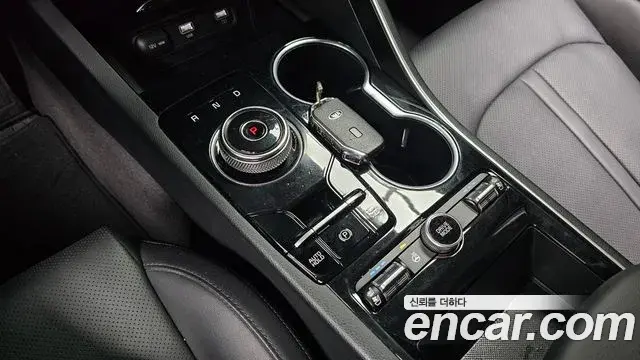Kia K5 2021 — Şəkil 28/32