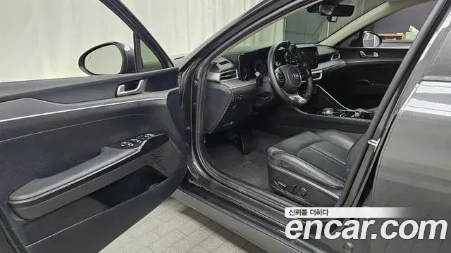 Kia K5 2021 — Şəkil 12/32