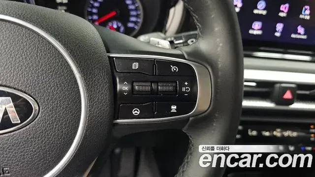 Kia K5 2021 — Şəkil 17/32