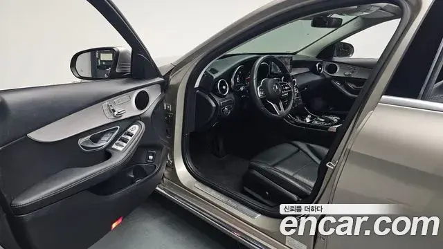 Mercedes-Benz C-Class 2020 — Фото 10/20