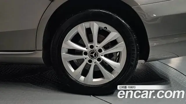 Mercedes-Benz C-Class 2020 — Şəkil 29/34