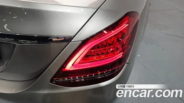 Mercedes-Benz C-Class 2020 — Şəkil 25/34