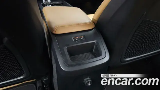 Volvo XC60 2020 — Şəkil 8/20