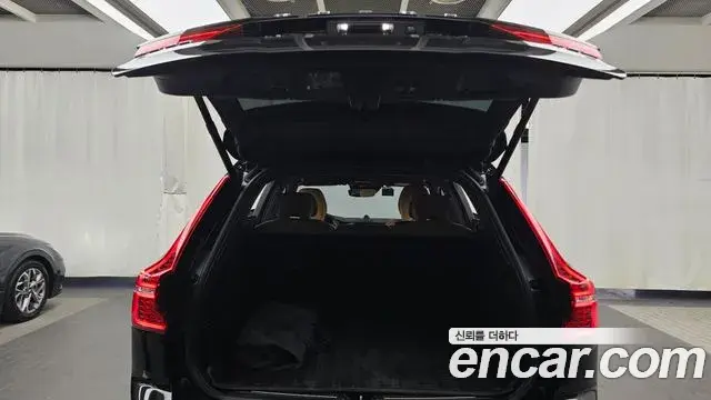 Volvo XC60 2020 — Şəkil 13/20