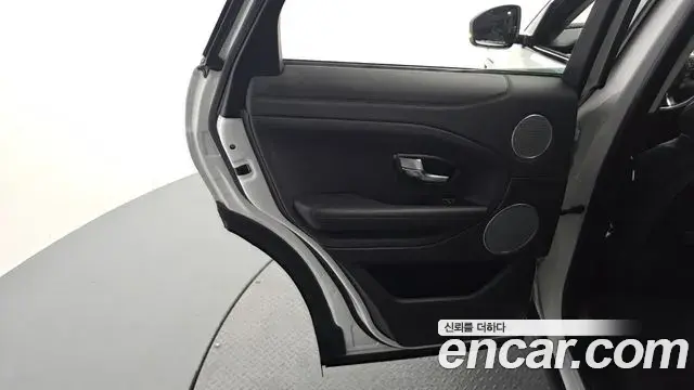 Land Rover Range Rover Evoque 2018 — Photo 7/33