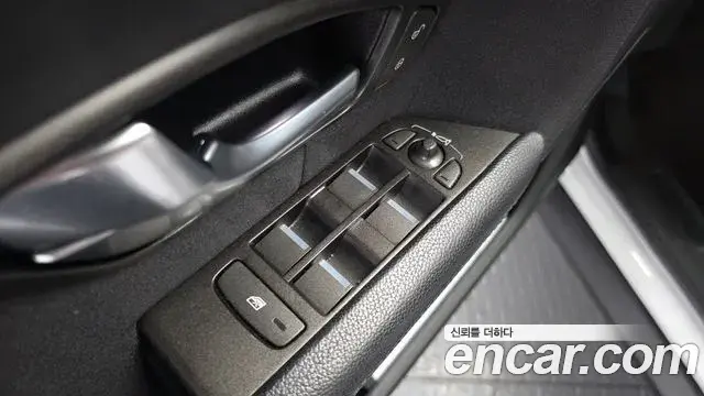 Land Rover Range Rover Evoque 2018 — Photo 13/33