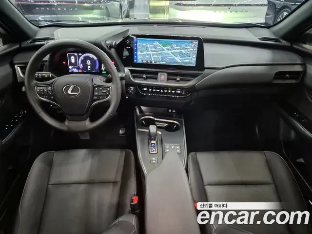 Lexus UX300h 2025 — Фото 6/19