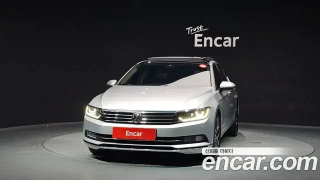 Volkswagen Passat GT 2018 — Şəkil 12/30