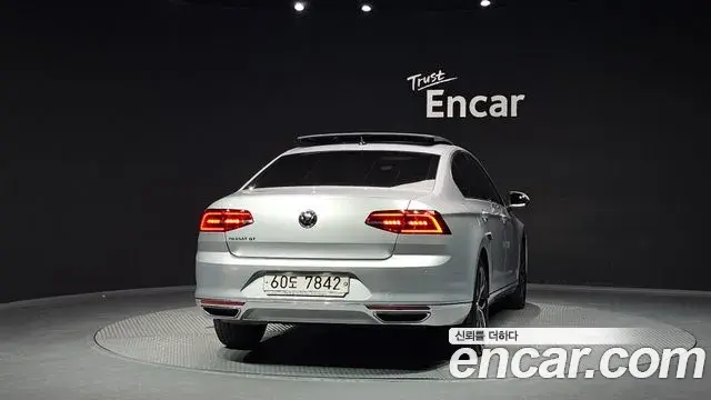 Volkswagen Passat GT 2018 — Şəkil 3/30