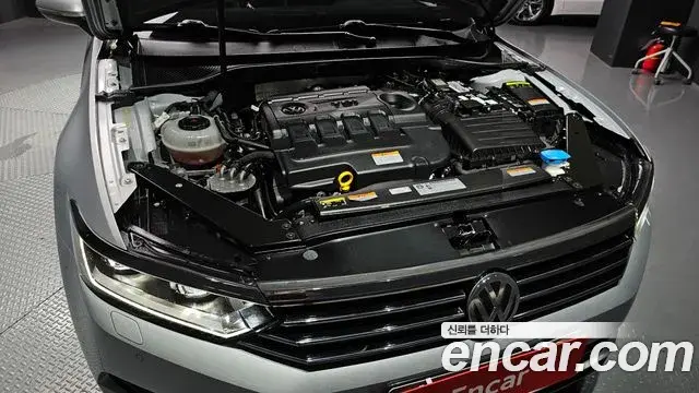 Volkswagen Passat GT 2018 — Şəkil 23/30