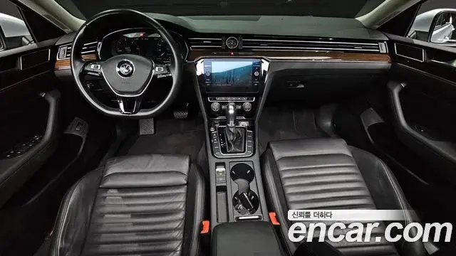 Volkswagen Passat GT 2018 — Şəkil 29/30